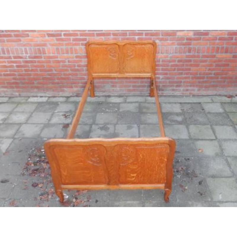 JB3942) Brocant Barok bed met Queen Ann pootjes