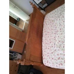 Antiek eikenhouten bed