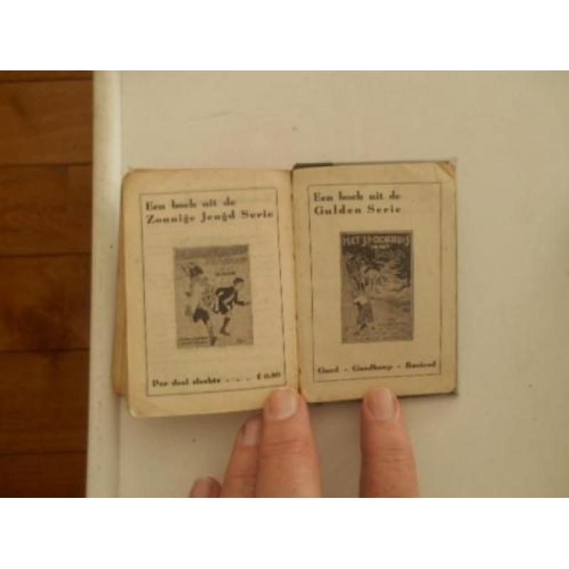 Mini zakwoordenboeken Engels Duits en Frans anno 1937