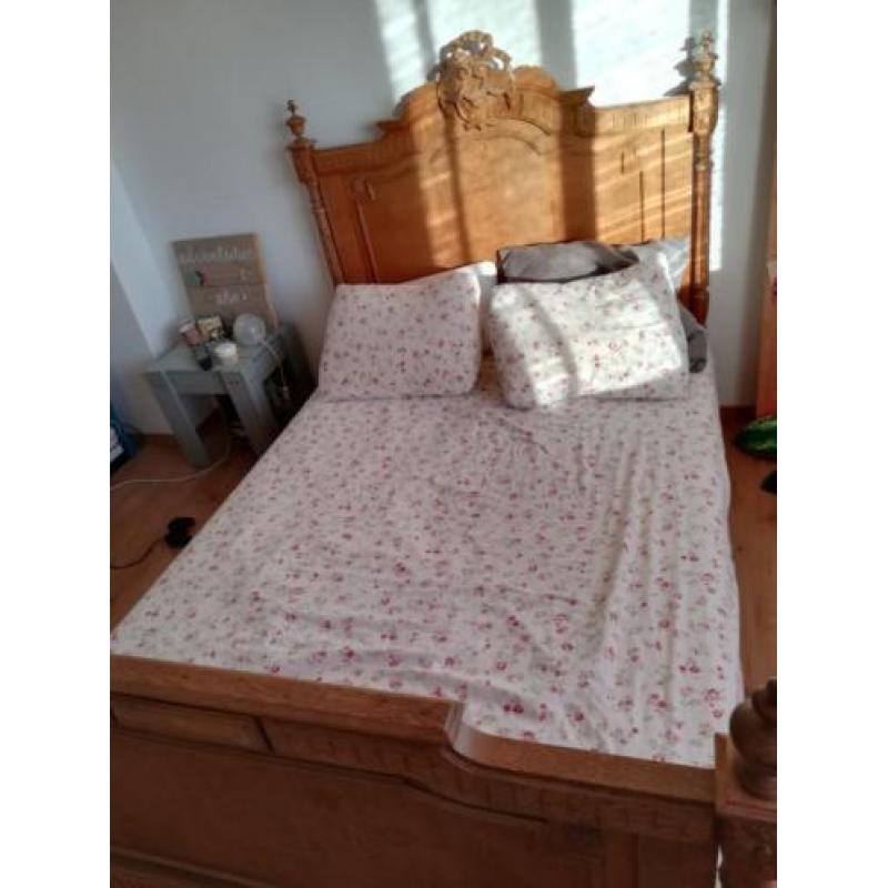 Antiek eikenhouten bed