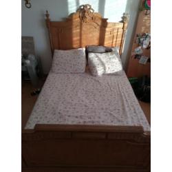 Antiek eikenhouten bed