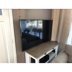 LG Led TV 138 Cm 5 maand oud/garantie/drie krassen op scherm