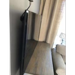 LG Led TV 138 Cm 5 maand oud/garantie/drie krassen op scherm