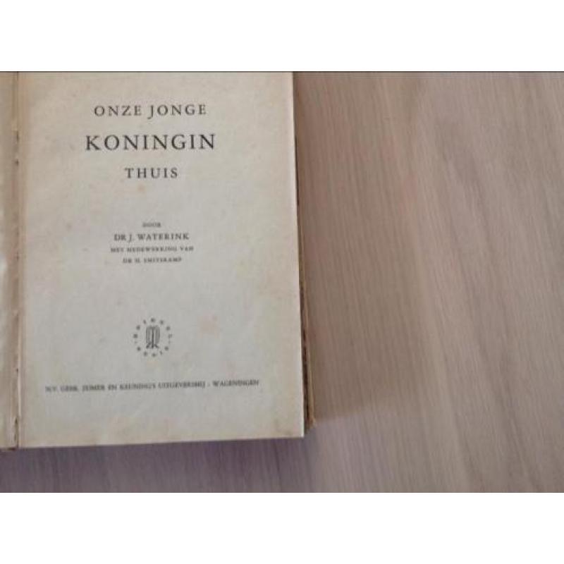 Spiegelserie:ONZE JONGE KONINGIN THUIS: dr. J. Waterink
