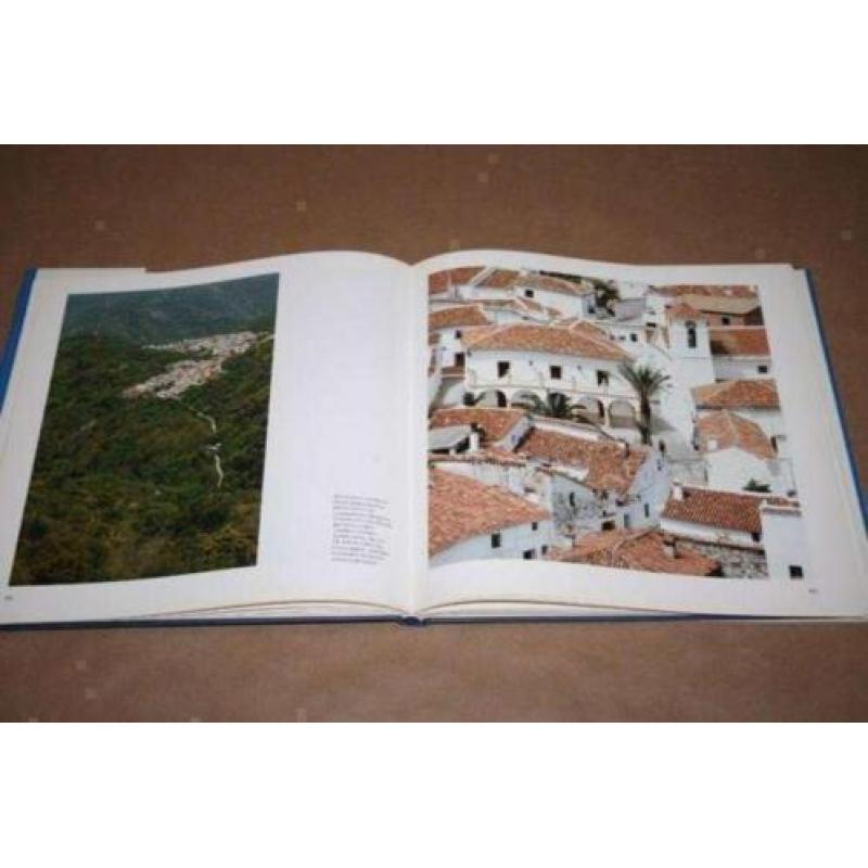 Prachtig boek over Andalusië (bevolking, cultuur etc) !!
