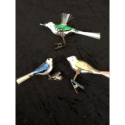 Antieke gekleurde kerstvogeltjes van glas