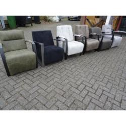 Nieuwe fauteuils met metalen armleuning en binnenvering!
