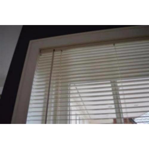 Houten witte blinds 25mm breed VANAF €20 per stuk