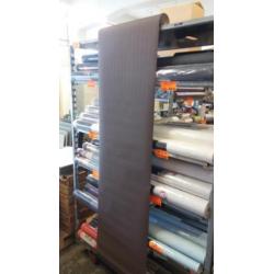Bruin visgraat-motief vliesbehang €5,50 op=op