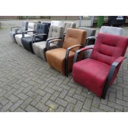Nieuwe fauteuils met metalen armleuning en binnenvering!