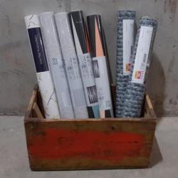 2 nieuwe rollen behang met wol/gebreid patroon