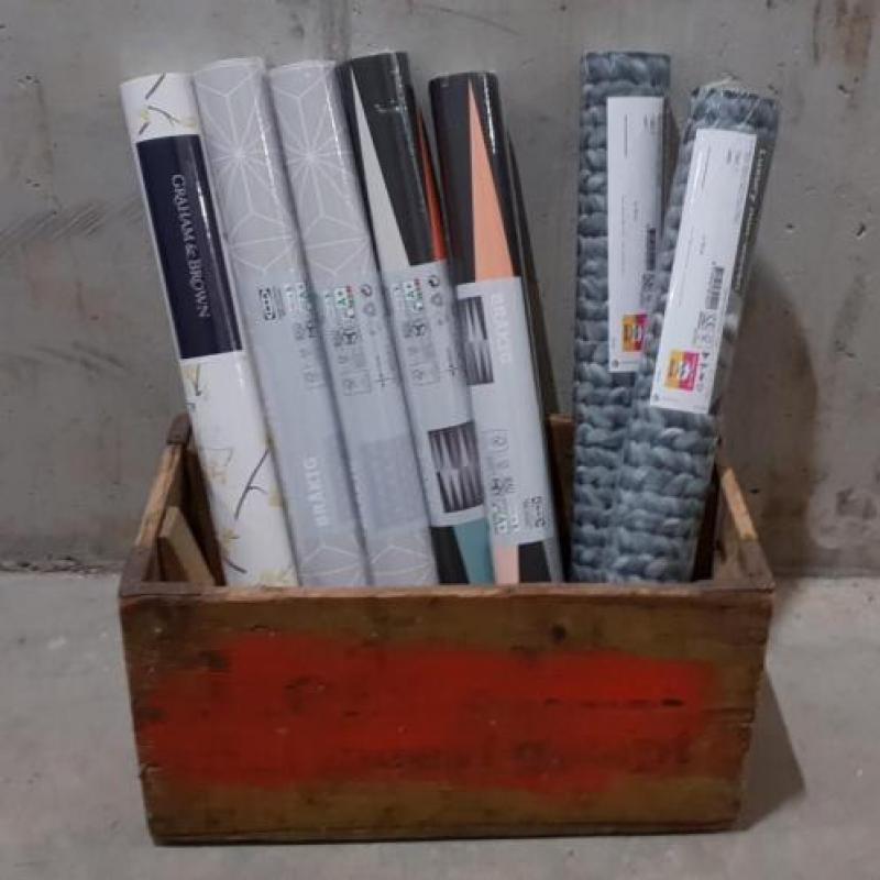 2 nieuwe rollen behang met wol/gebreid patroon