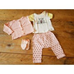 Setje beebielove t-shirt, b*e*s*s (bess) broek, HEMA vest
