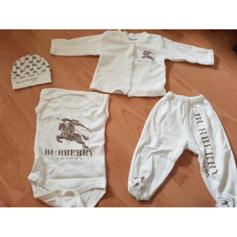 Burberry baby newborn setje maat 50