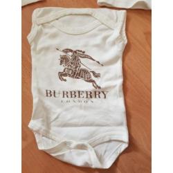 Burberry baby newborn setje maat 50