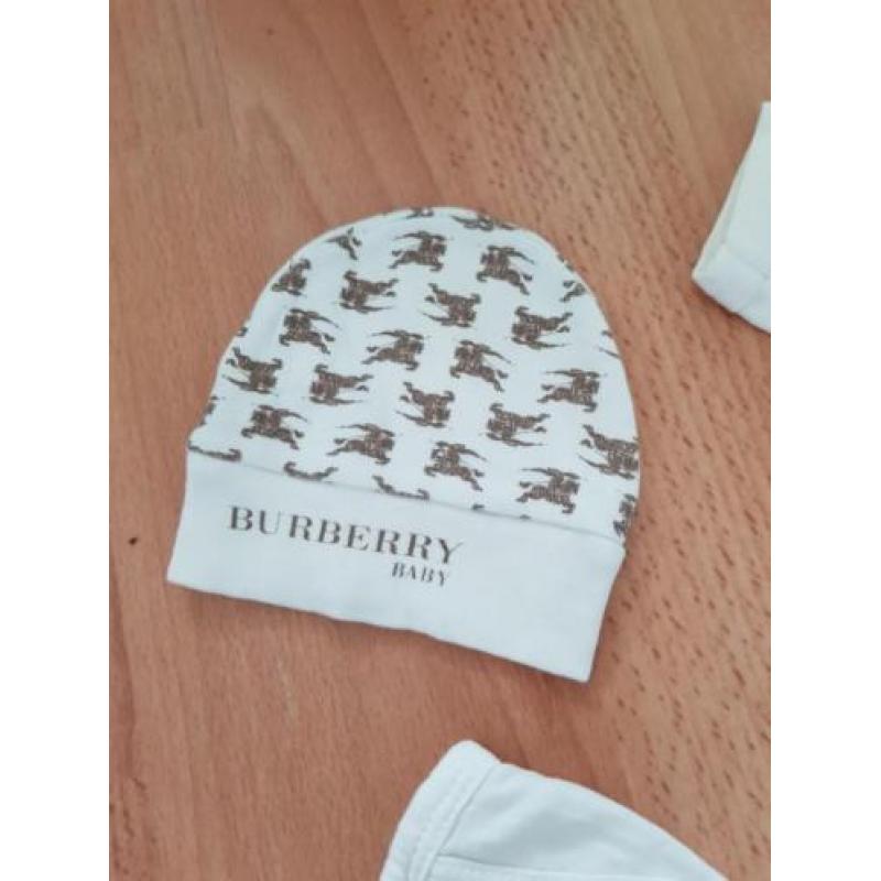 Burberry baby newborn setje maat 50