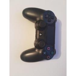 Playsation 4 met 2 games