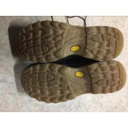 Te koop wandel/ bergschoenen 1 x gedragen