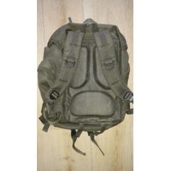Legergroene rugzak van ca. 25 liter.