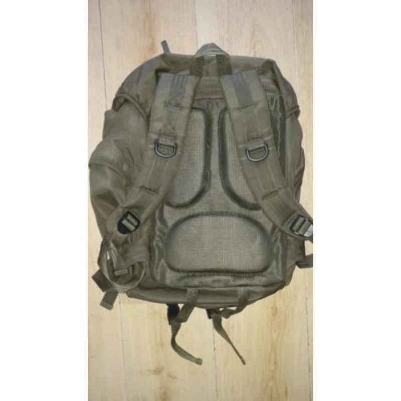 Legergroene rugzak van ca. 25 liter.
