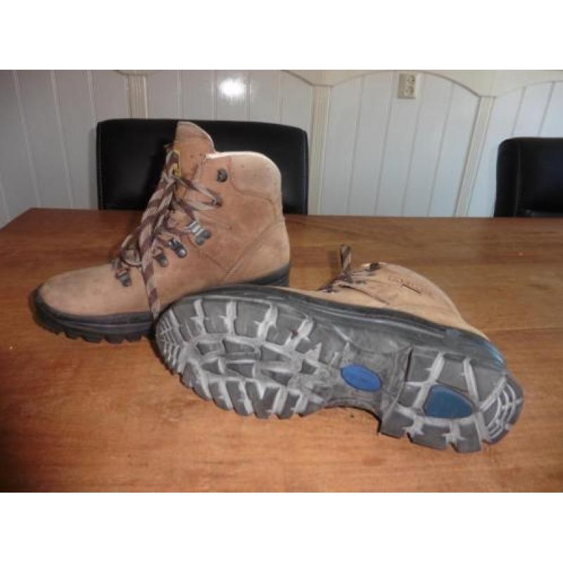 Berg / wandelschoenen Meindl maat 6.5.