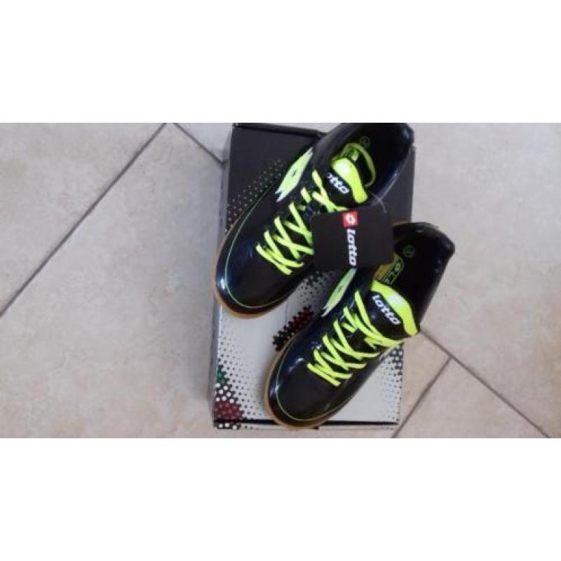 Lotto sportschoenen.