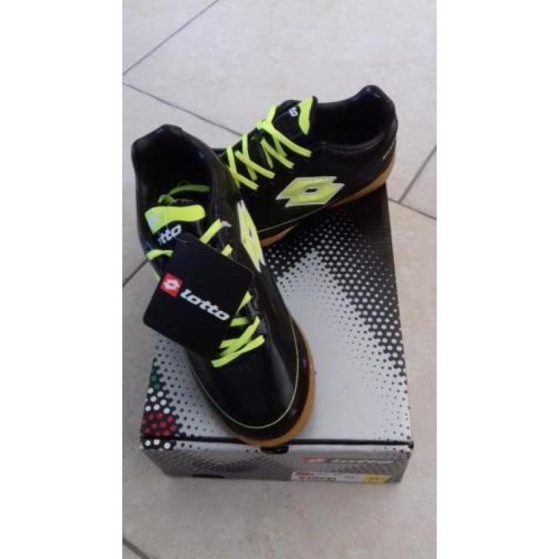 Lotto sportschoenen.