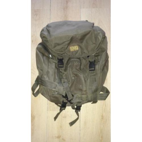 Legergroene rugzak van ca. 25 liter.