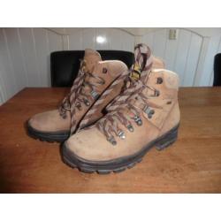 Berg / wandelschoenen Meindl maat 6.5.