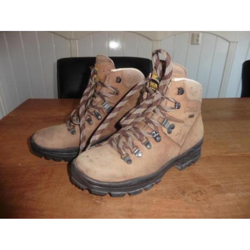 Berg / wandelschoenen Meindl maat 6.5.