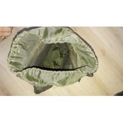 Legergroene rugzak van ca. 25 liter.