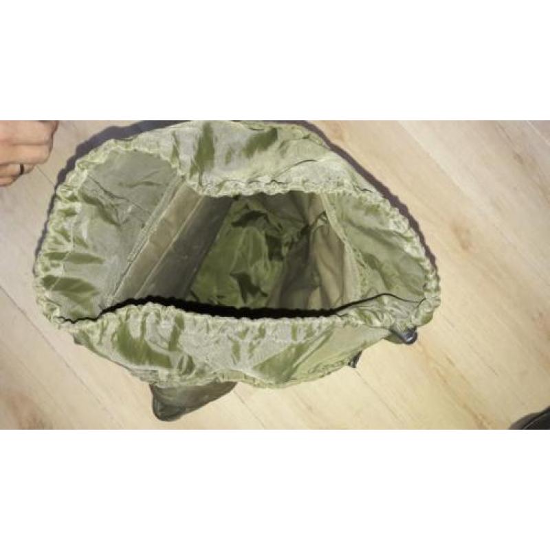 Legergroene rugzak van ca. 25 liter.